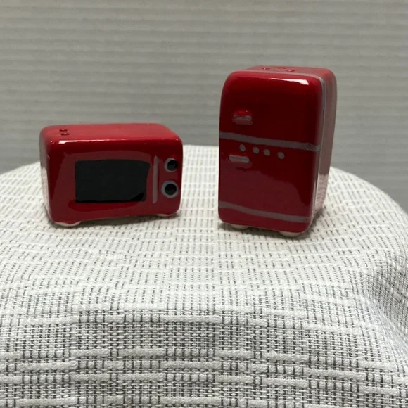 Red Kitchen Appliance Salt and Pepper Shakers - Picture 2 of 7